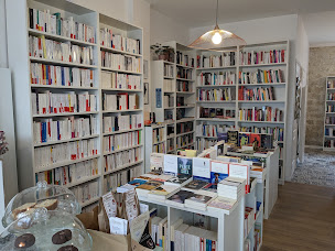 Photo n°13 de Librairie Flora lit à Paris (Librairie)