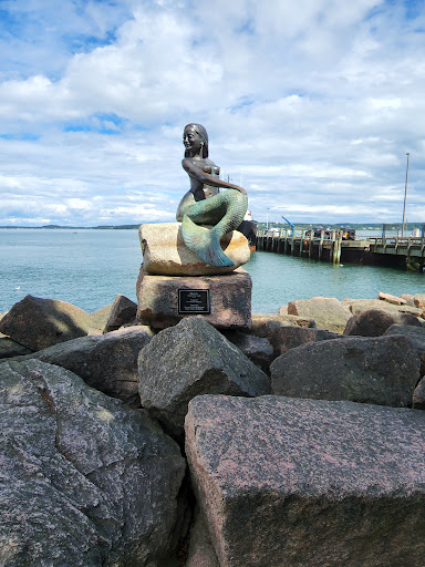 Fisherman Statue - Thumbnail