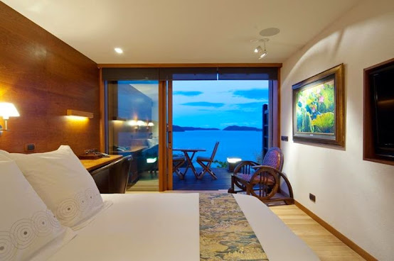 Split Apple Retreat by null