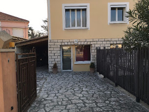 Photo n°3 de Dr Sylvie Marchesi à Pierrelatte (Dentiste)