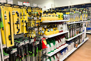 Photo n°6 de Espace Emeraude Colombelles - Monrocq Motoculture - Ruaux à Colombelles (Concessionnaire de remorques)