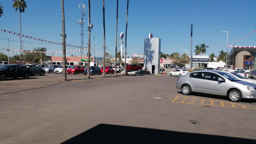 Macroplaza Nissan Seminuevos - Thumbnail