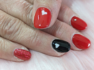 Photo n°6 de Le Chalet des Ongles à Ménilles (Salon de manucure)