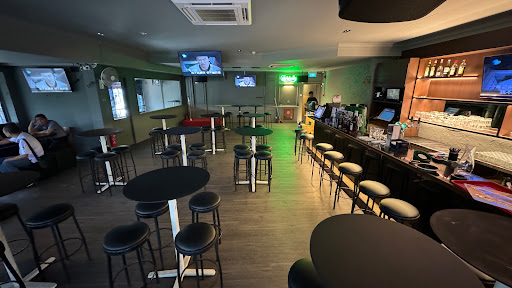 Bulldog Cafe and Pub