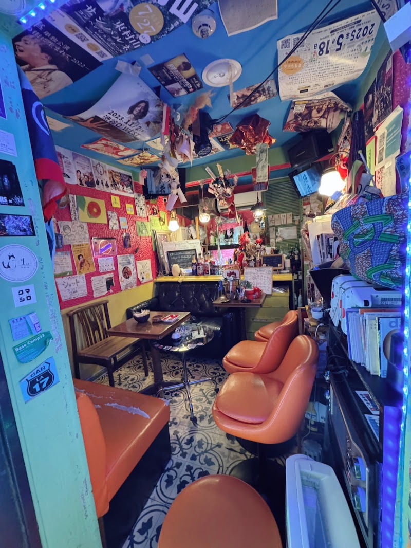 ファミリースナック つよいみかた 続 新宿歌舞伎町店