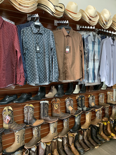 Avenal outlet - Thumbnail
