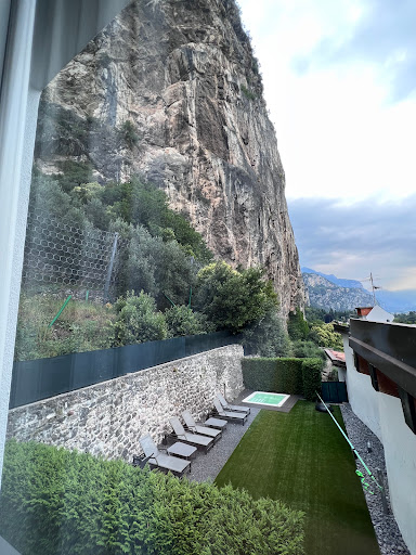 Garni On The Rock - Thumbnail