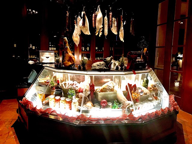 Southern Art and Bourbon Bar