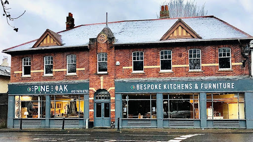 The Pine & Oak Factory Logo