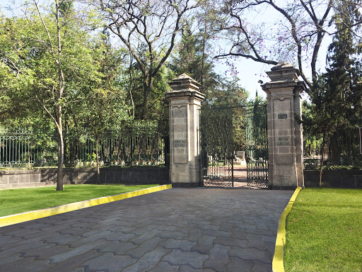 Británico, Servicios Funerarios