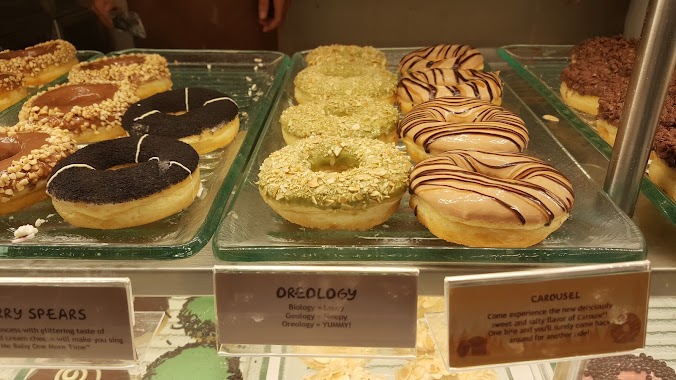 J.Co & BreadTalk, Author: Wiyanto Kodrat