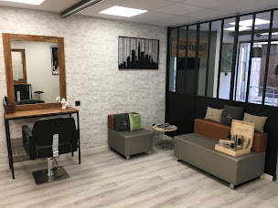 Photo n°4 de JÉRÔME COIFFURE à Le Beausset (Salon de coiffure)