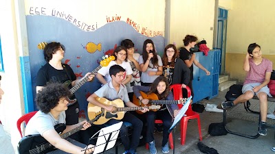 İzmir-Karabağlar Öğretmenler ve Şeker Mevhibe Ortaokulu