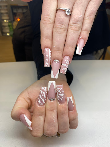 Diamond Nails „NAGELSTUDIO & FUßPFLEGE & LASHES "