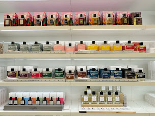 Photo n°26 de KAMS PARIS parfums de niche à Paris (Magasin de maroquinerie)