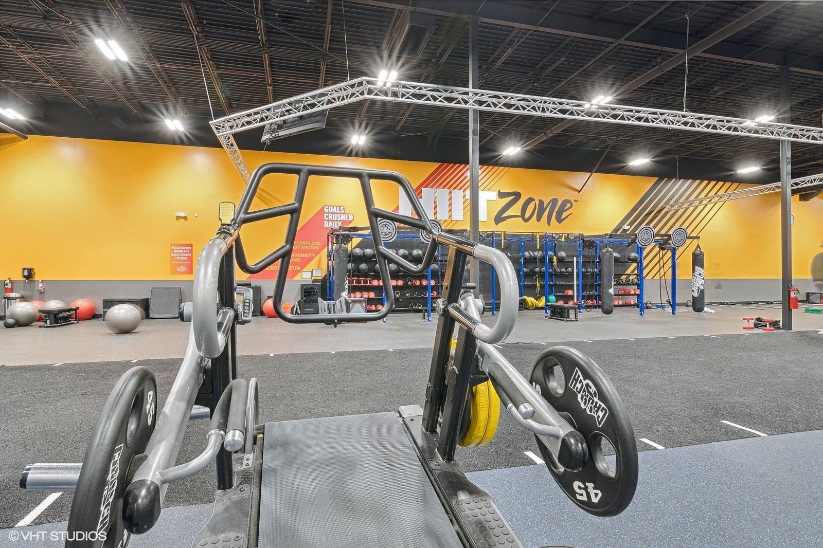 Crunch Fitness photo 3