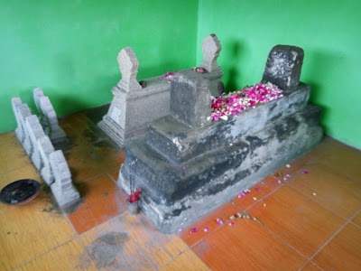 Photos of Kyai Jimat Cemetery