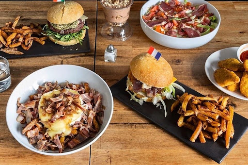 Photo 3 - B'HUG : Restaurant, Burgers, Poutines, Salades, Bières artisanales