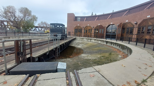 Railroad Turntable & Roundhouse - Thumbnail