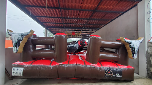 Alquiladora Vazquez, renta de mesas, sillas, toros mecanicos y mucho más.