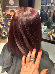 Photo n°36 de Espace Coiffure et soins le meilleur pour son bien être /expert color/végétal/ soins capillaires/ coiffeuse barbière à Dunes (Conseiller en image personnelle)