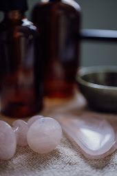 Photo n°9 de Douceur de Naître et Bien-être ( Massage Bien-être féminin - Accompagnement périnatal - Thérapeutique Bain Bébé) à Aire-sur-la-Lys (Centre de bien-être)