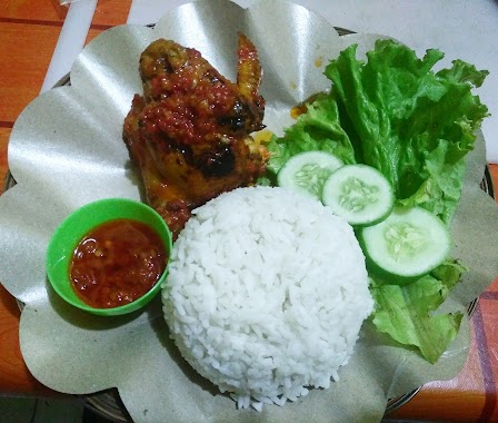 AYAM BAKAR BOHAY BINTARA, Author: Sally Lauwdiaz