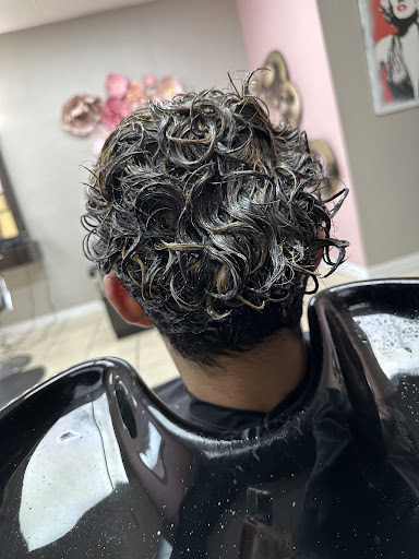 Ambreen's Salon - Thumbnail