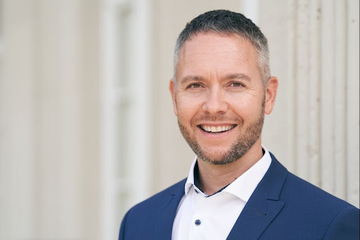 Deutsche Bank Immobilien Bastian Schönecker, selbstständiger Immobilienberater