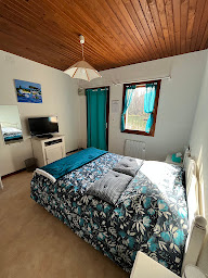 Photo n°1 de Gîtes et Chambres d'hôtes Dordogne - Le Domaine de l'Etang de Sandanet à Issac (Agence de location de véhicules de loisirs)