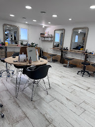 Photo n°1 de Distroy Coiffure & Barbier By Julie à Rousset (Barbier)