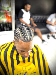 Photo n°12 de Chirurgie barber- Salon de coiffure nimes à Nîmes (Service de coiffure dreadlocks)