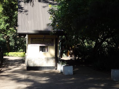 Photos of Victoria Park Enterance 2