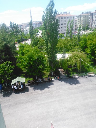 Photos of Besni Şehit Eren Kupal Meslek ve Teknik Anadolu Lisesi (Besni Ticaret Meslek Lisesi)
