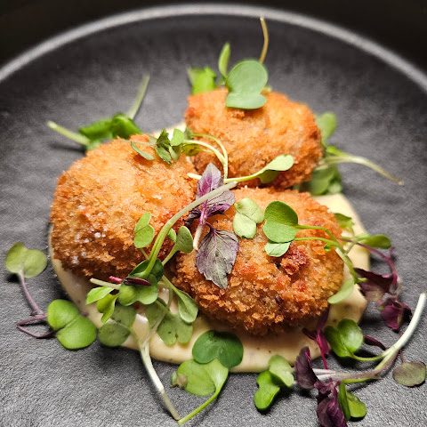 Cynthia Bar and Bistro by null