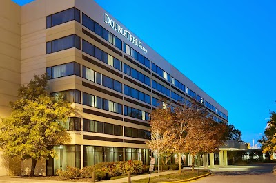 Photos of DoubleTree by Hilton Hotel Chicago-Schaumburg