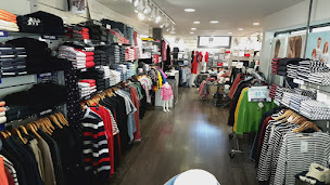 Photo n°27 de BOUTIQUE SAINT JAMES - BOUTIQUE MARINE à Ars-en-Ré (Magasin de vêtements pour femmes)