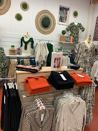 Photo n°7 de Duger à Méteren (Magasin de vêtements pour femmes)