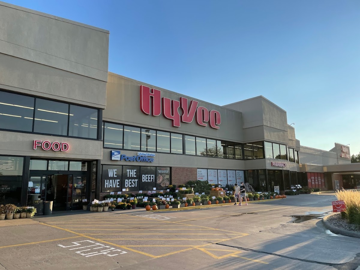 Hy-Vee Grocery Store