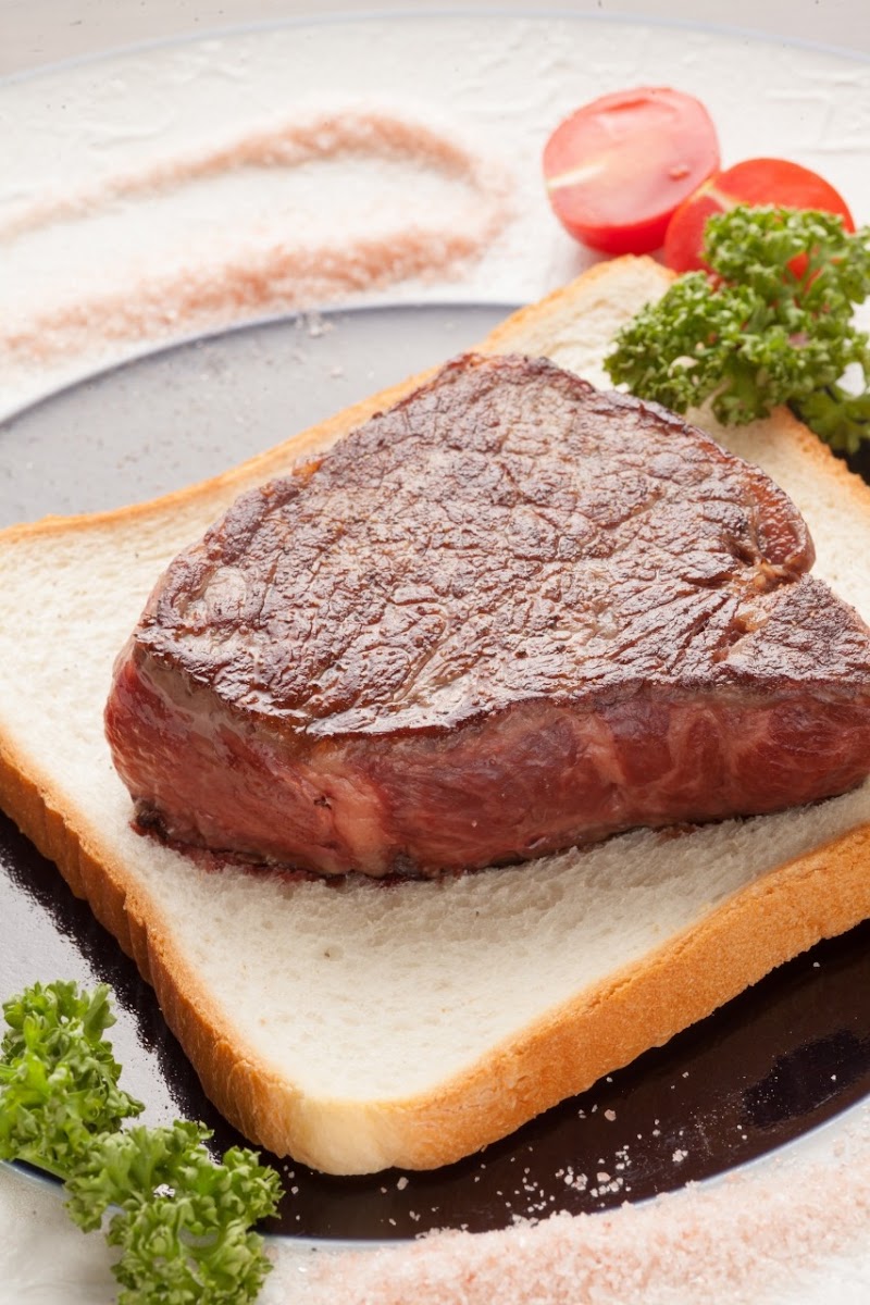 ビーフステーキ ニューカルネ