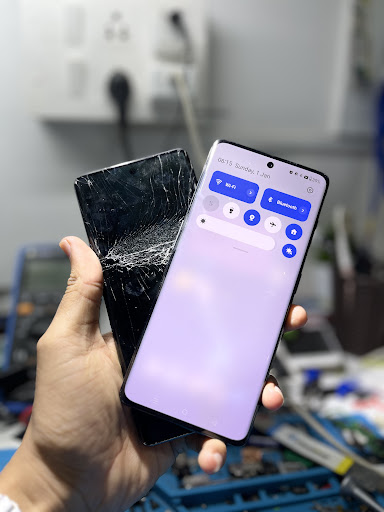 OnePlus 11R original display available. Get your broken OnePlus phone fixed for affordable price.… post image
