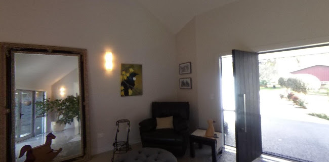 Karapiro Willows Luxury Bed & Breakfast Open Times