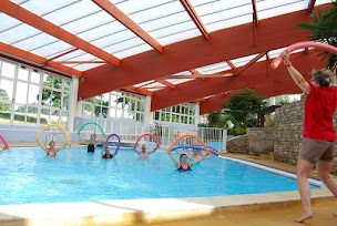 Photo n°31 de Camping Château de Lez-Eaux à Saint-Aubin-des-Préaux (Parc aquatique)