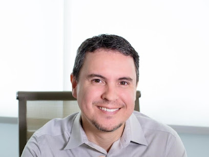 Dr. Leonardo Merçon - Cirurgião Plástico