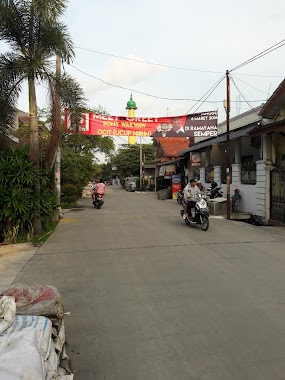 gang demokrasi tanah merah, Author: Hoshi Marwati