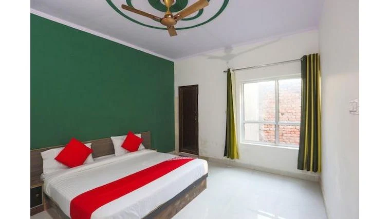OYO 61851 Hotel Hye Blue
