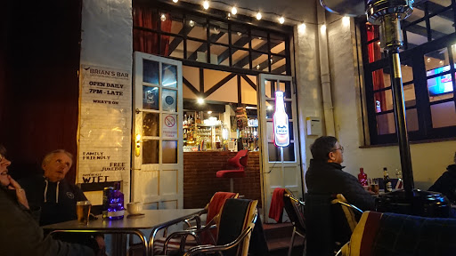 Brian's Bar - Visual