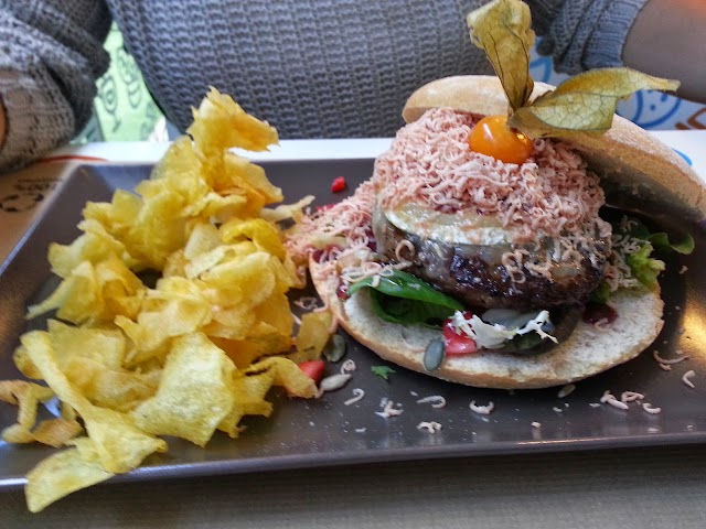 Tasta'mm Gourmet Burger & Gin