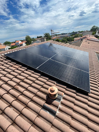Photo de Installateur panneaux solaires &amp; couvreur La Rochelle - SUN LR à Saint-Rogatien (17220)