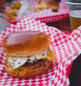 Small Cheval- Hyde Park by null